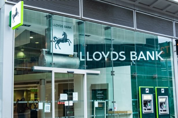lloyds-to-close-79-more-uk-branches