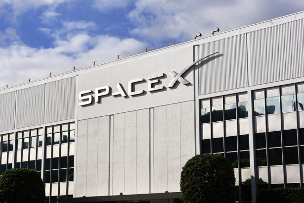spacex-soars-23%-in-record-nasdaq-debut