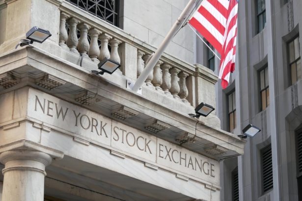 big-tech-lifts-us-stocks