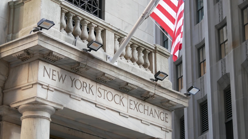 big-tech-lifts-us-stocks
