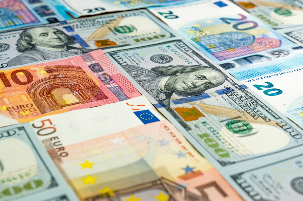 dollar-index-swings-as-iran-tensions-weigh