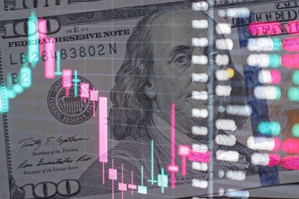 dollar-strengthens-as-yen-hits-multi-decade-low