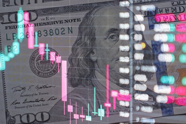 dollar-strengthens-as-yen-hits-multi-decade-low