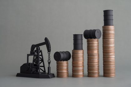 oil-climbs-as-hormuz-risks-deepen