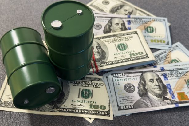 oil-falls-as-iran-talks-resume