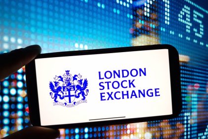 uk-stocks-rise-as-defense,-oil,-and-gold-gain