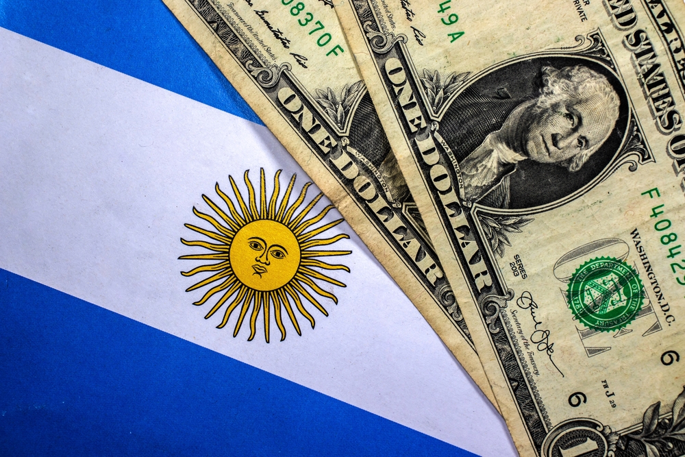argentina-allows-banks-to-expand-dollar-lending