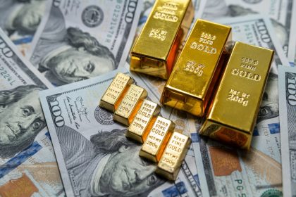 gold-rises-as-traders-await-fed-minutes