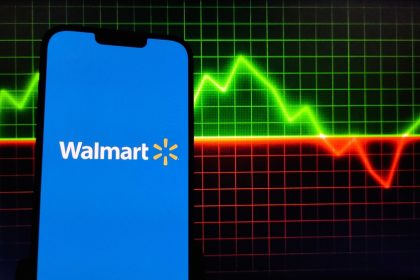 walmart-raises-outlook-despite-stock-drop